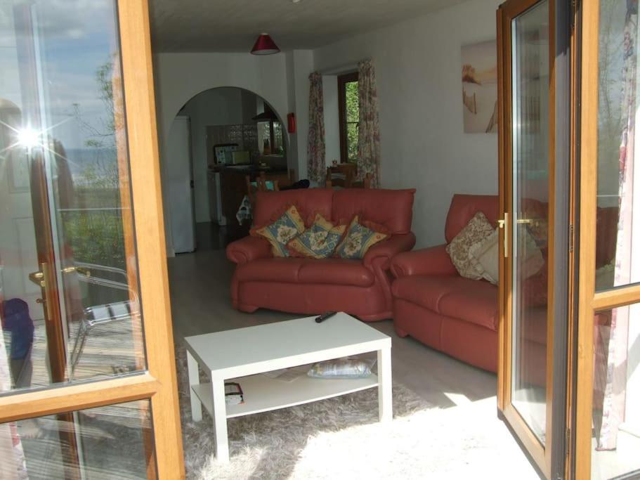 פנדינה Cottage , Seaside Views, Quiet Beach, Awesome View מראה חיצוני תמונה