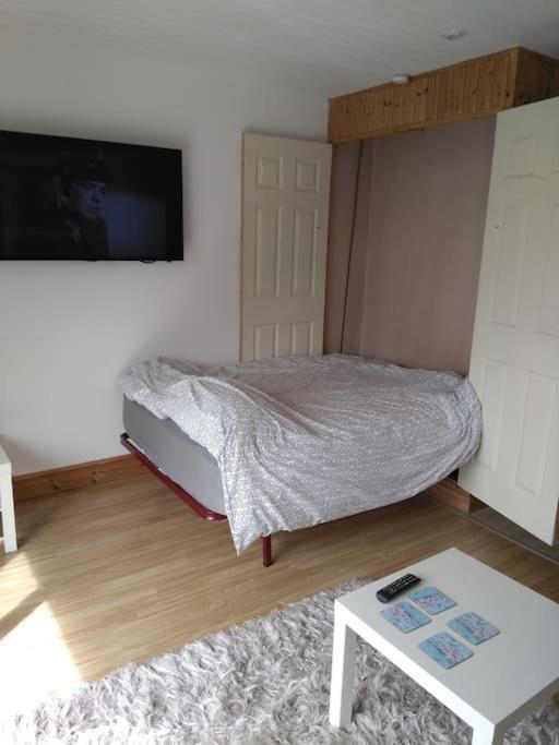 פנדינה Cottage , Seaside Views, Quiet Beach, Awesome View מראה חיצוני תמונה